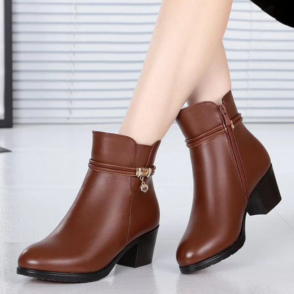 Bota Feminina em Couro Peluciada - CozyChic