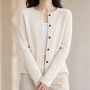 cardiga-feminino-de-la-merino-100-cashmere-decote-redondo-com-botoes-para-outono-e-inverno-premium-cor-04-bege