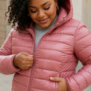 Jaqueta Puffer Feminina Plus Size - lifestyle 8